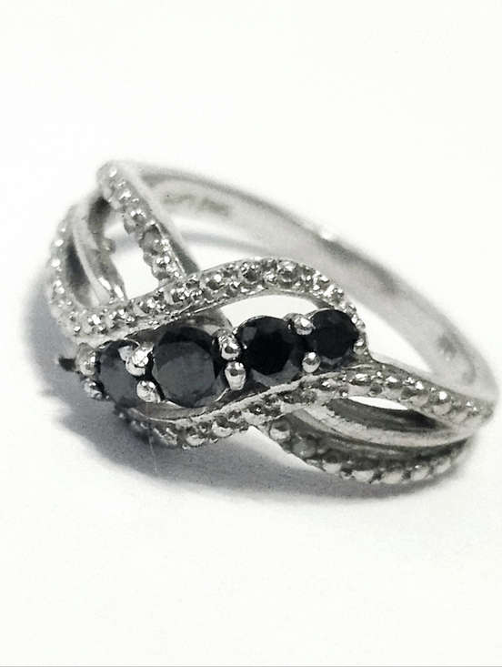 Jewelry - Sterling Silver Black & White Stone Infinity Ring size 6 one Stone Missing